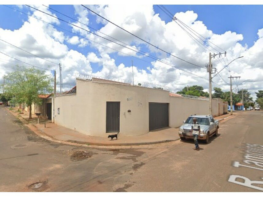 Casa Ocupada com 246,94 m² de Terreno em Ituiutaba/MG