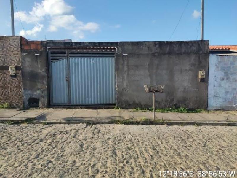 Casa com 2 quartos, 1 banheiro e 1 vaga de garagem