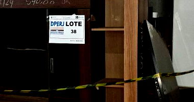 Lote de Materiais Diversos com Móveis e Eletrodomésticos