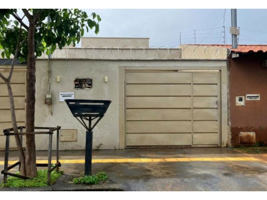 Casa com 102,56m² construída e 150m² de terreno, 2 quartos, ocupada