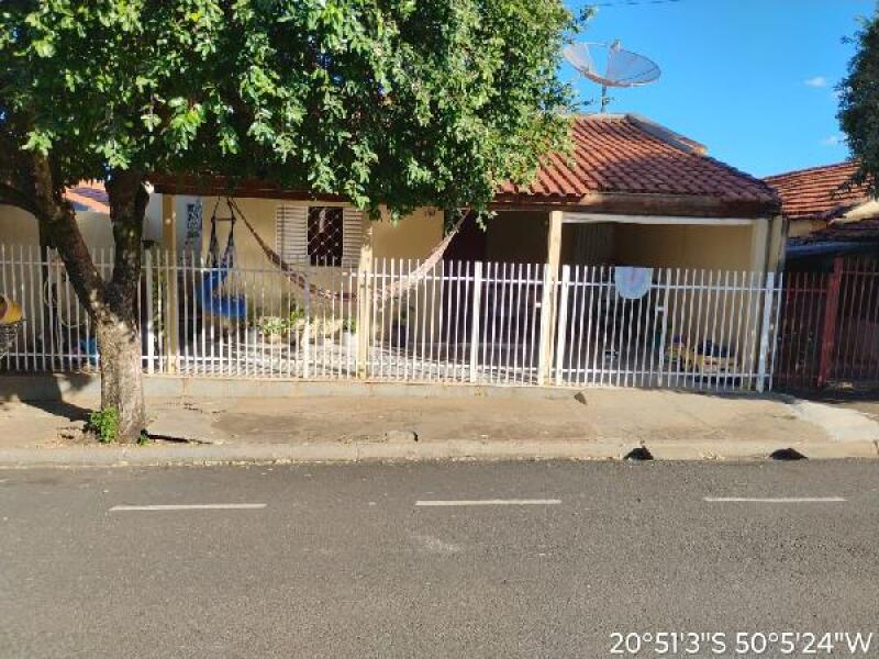 Casa com 2 quartos, 1 banheiro e 1 vaga