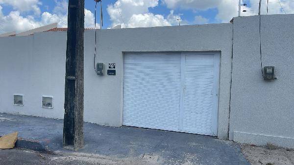 Casa com 3 quartos, 1 banheiro, 1 vaga e 83 m² construída