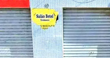 Casa padrão ocupada com 3 quartos, 2 banheiros e 1 vaga