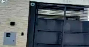 Casa com 100m² construída e terreno de 150m², imóvel ocupado