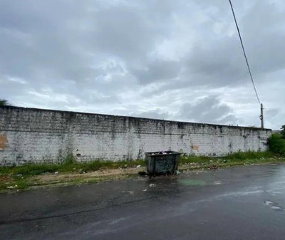 Terreno comercial com 2.071m², ideal para investimento