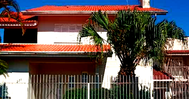 Casa em Portão com 346m² de Área Construída