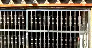 Casa em leilão com 4 quartos e 130m² construída