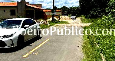 Casa com 2 quartos, banheiro, área de serviço e 70m² construída
