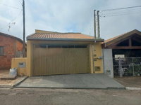 Casa padrão com 4 quartos, 1 banheiro, 1 vaga, área construída 158m²