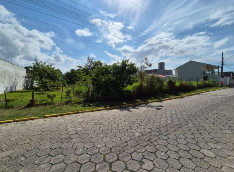 Terreno 363m² com matrícula e penhora em Camboriú
