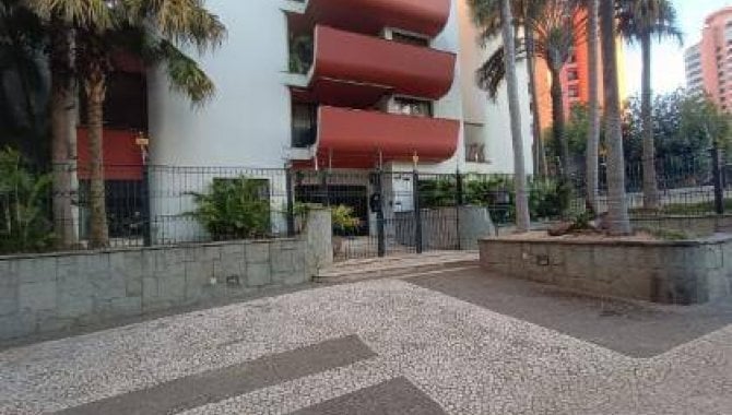 Apartamento de Luxo com 3 Quartos e 4 Banheiros em SP