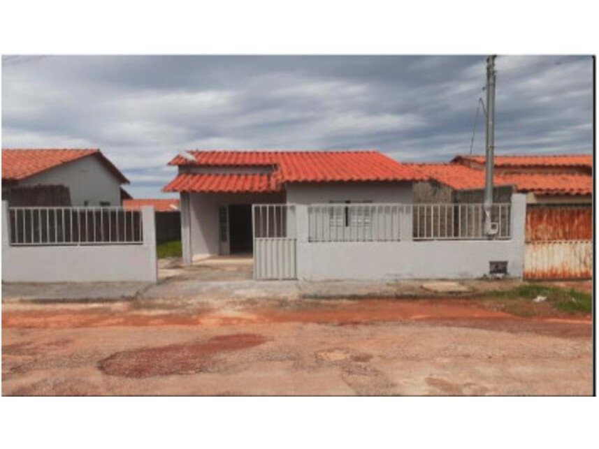 Casa com 59,81m² construída em terreno de 200m², ocupada