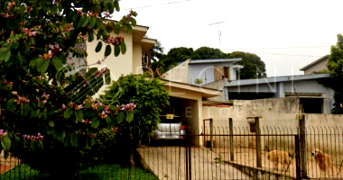 Prédio residencial espaçoso com 348 m² construídos, ocupado