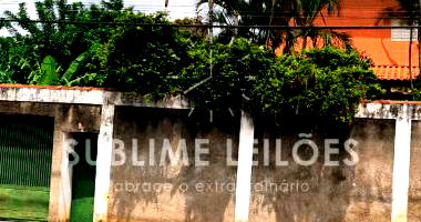 Terreno amplo com 4 suítes e 139m² de construção