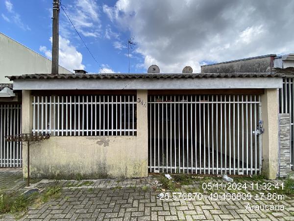 Casa com 52,05m² de área privada, 96m² de terreno, desocupada
