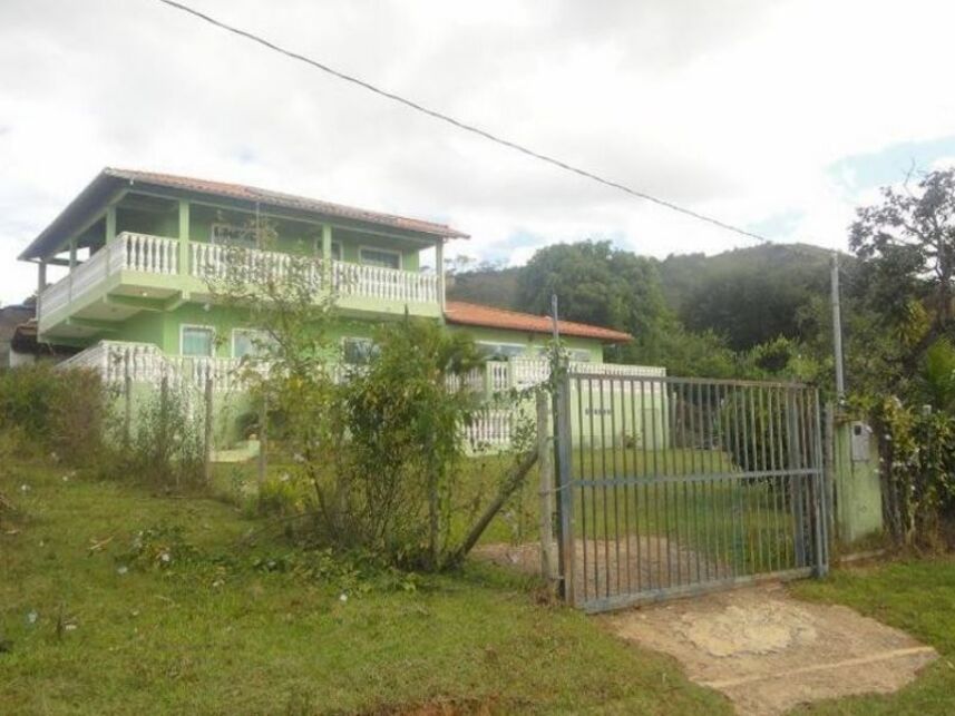 Casa em Leilão com 259m² Construída em Esmeraldas/MG