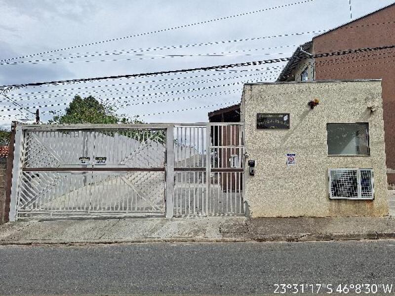 Casa com 2 Quartos e 1 Vaga em Condomínio