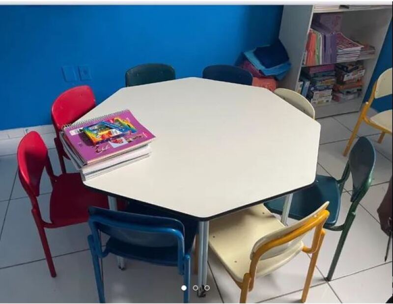Conjunto de Mesas Octogonais com 16 Cadeiras