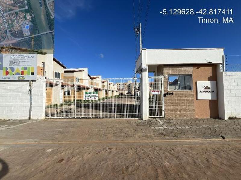 Apartamento com 2 quartos e vaga de garagem em condomínio