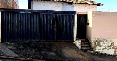 Casa com 3 quartos, 2 banheiros, 76.4m² construída, desocupada