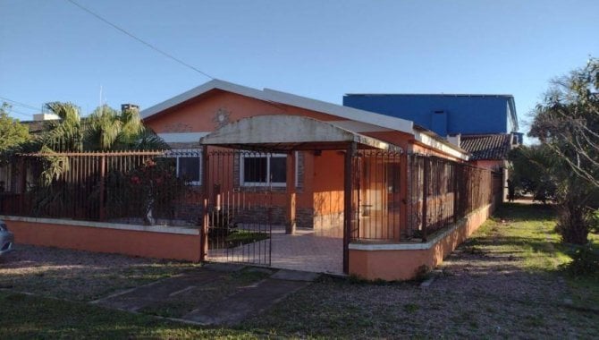 Casa com 3 quartos, 2 banheiros e 1 vaga de garagem, 194 m², ocupada