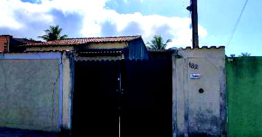 Casa com 3 quartos, 2 banheiros e 2 vagas, 99m² construída
