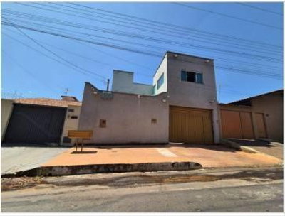 Casa Ocupada em Goiânia com 3 Quartos e 204m² de Área Construída