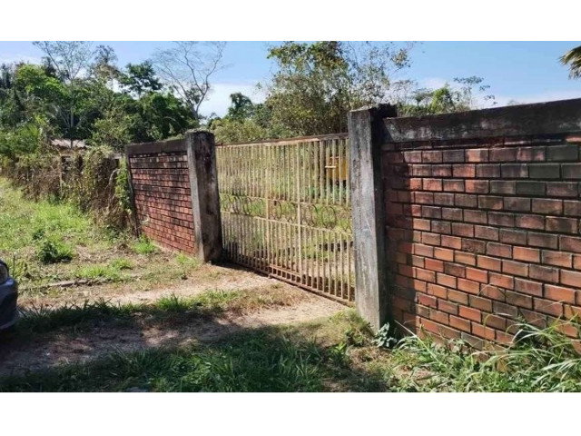 Chácara de Lazer com 8,62 ha, 2 quartos, 2 banheiros, área construída de 61.87 m², desocupada