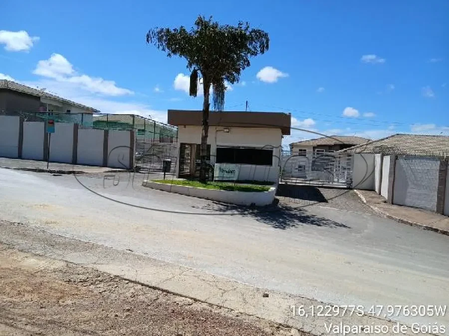 Apartamento com 2 quartos, varanda e 1 vaga de garagem