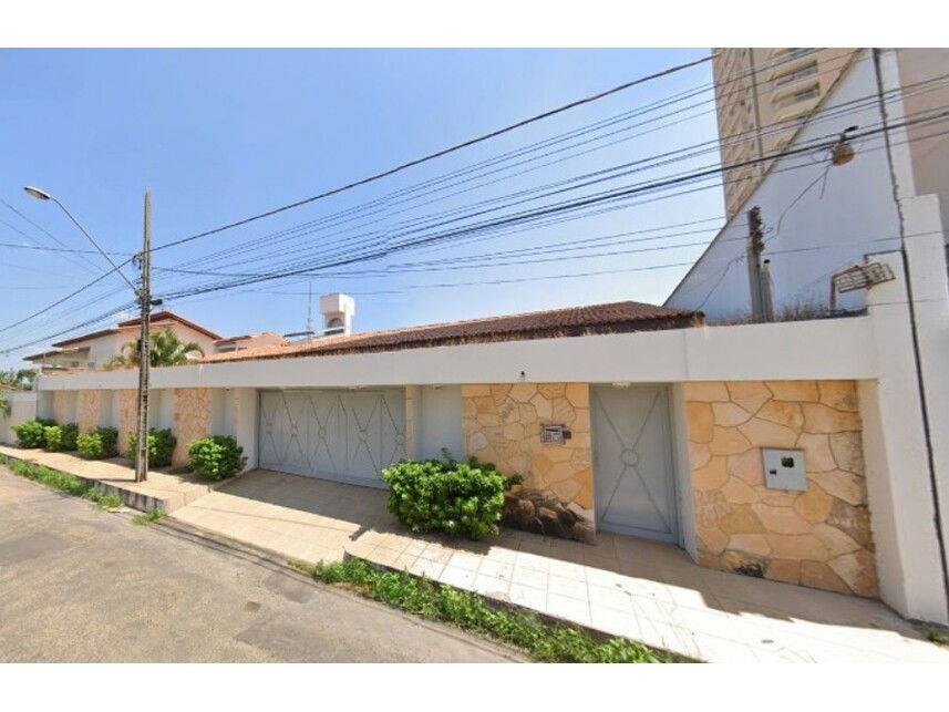 Casa com 6 dormitórios e 4 suítes em Imperatriz/MA