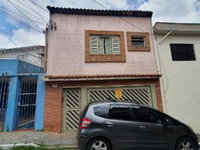 Casa ocupada com 3 quartos, 2 banheiros e 81 m²