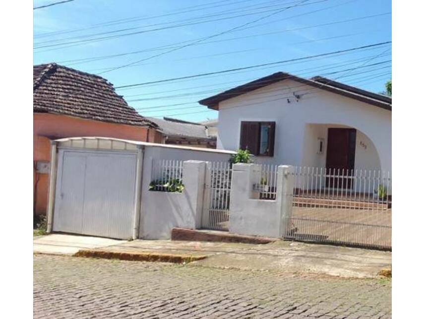 Casa com 1 vaga de garagem, 93m², ocupada