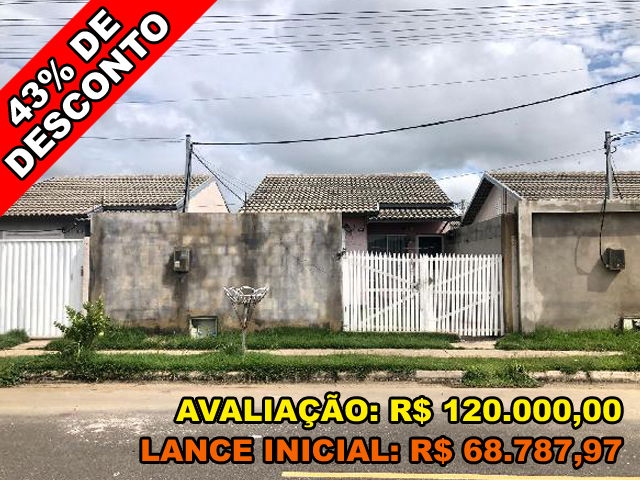 Casa com 2 quartos, 2 banheiros, sala, cozinha e 1 vaga
