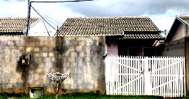 Casa com 2 quartos, 2 banheiros, sala, cozinha e 1 vaga