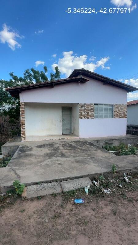 Casa com 56m², 2 quartos e vaga de garagem em Demerval Lobão/PI