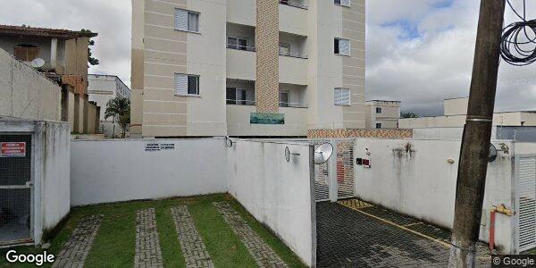 Terreno amplo de 963m² com topografia semiplana e vegetação