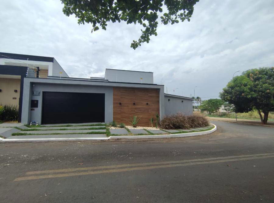Casa Padrão Ocupada com 0 vagas de garagem