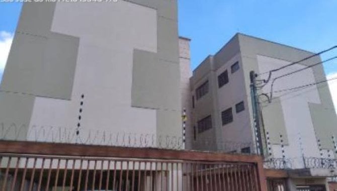Apartamento com 4 quartos, 2 banheiros e 1 vaga de garagem