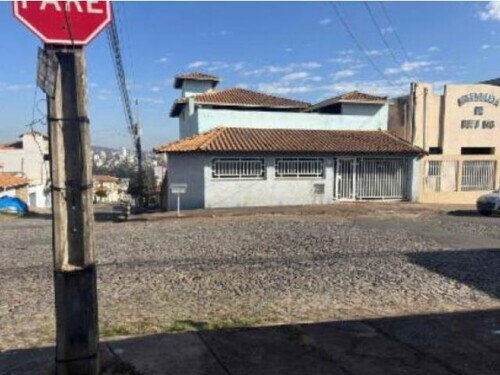 Casa em Divinópolis/MG - Rua Ipiranga, 571