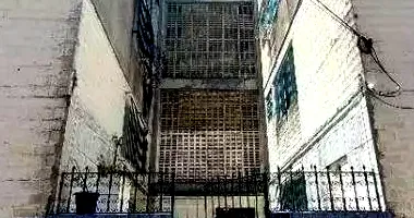 Apartamento Ocupado com 2 Quartos e 1 Banheiro em Leilão