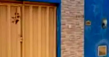 Casa ocupada com 3 quartos, 2 banheiros e 1 vaga, 100m² construída