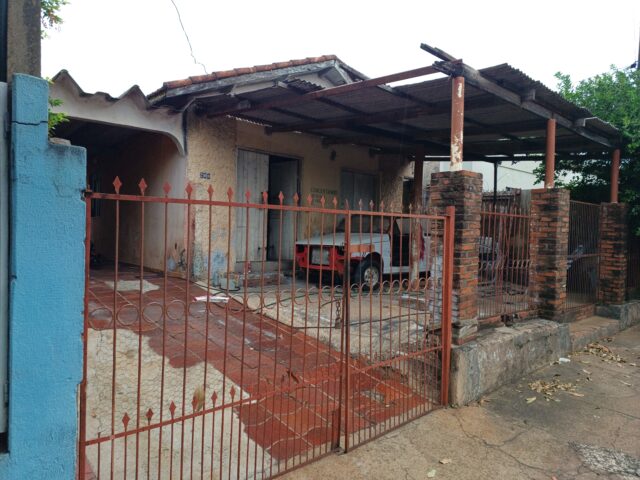 Terreno com Residência em Londrina - 248m²