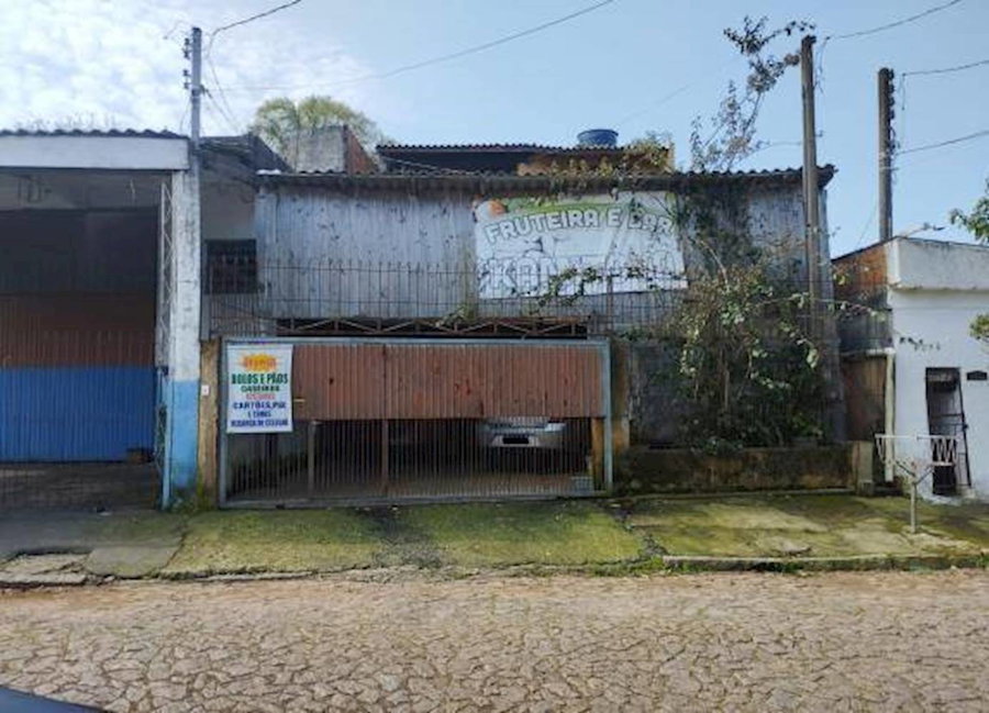 Casa Ocupada com 354m² de Área Construída em Porto Alegre/RS