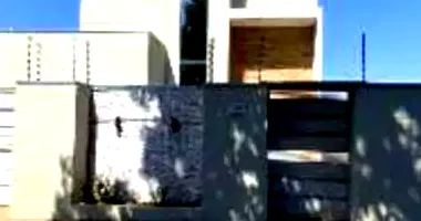 Casa Ocupada com 1 Vaga de Garagem em Poconé/MT