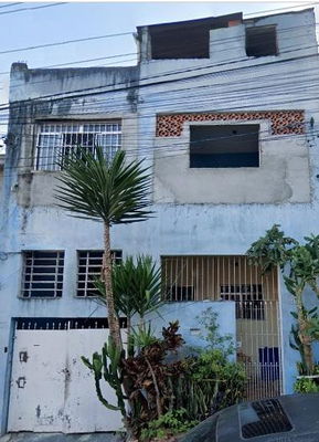 Direitos sobre Prédio Residencial com 4 casas e 2 vagas em Taboão da Serra