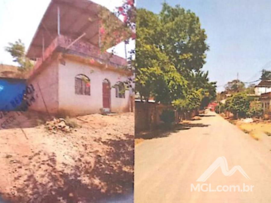 Casa com 2 quartos e terraço no Centro