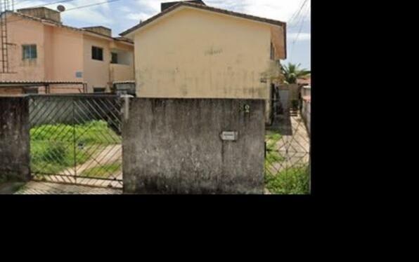 Casa com 2 quartos, 1 banheiro e 1 vaga de garagem
