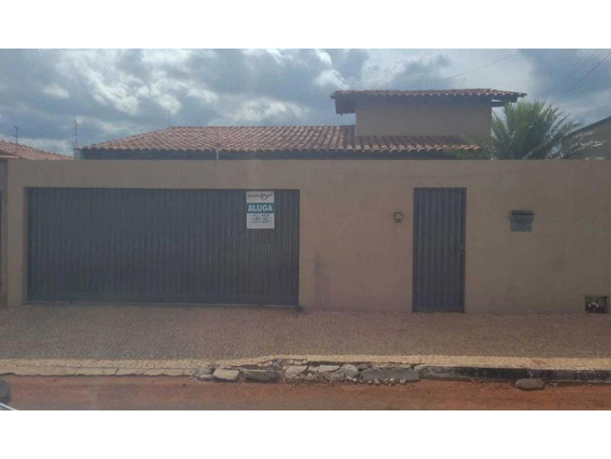 Casa ocupada com 174,85m² construídos