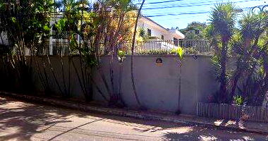 Casa aconchegante com 103 m² construídos e 150 m² terreno, desocupada