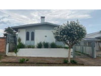 Casa desocupada com 145 m² de área construída